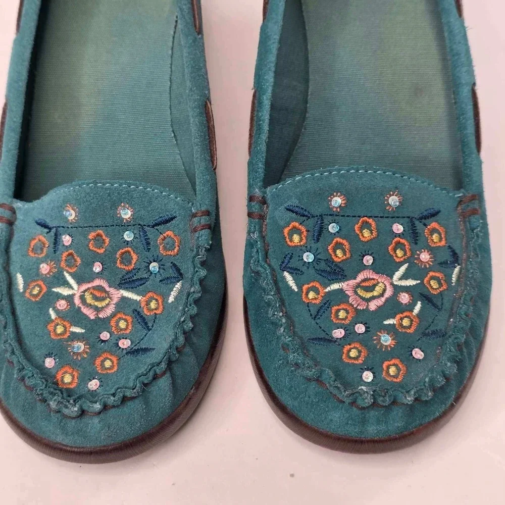 BC Footwear Teal Suede Floral Embroidered Wedge Moccasin Pumps Women's Size 7